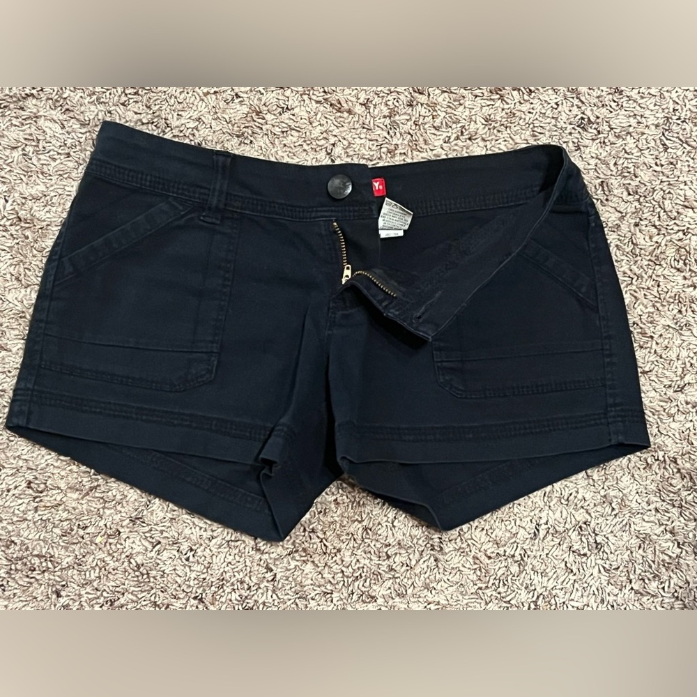 Y2K Vintage UNIONBAY Women's Black Cargo Stretch Low-Mid Rise Shorts. Size 5/S.